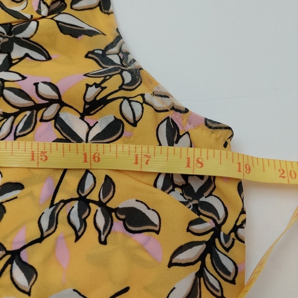 Banana Republic Sleeveless Button Up Blouse - Picture 3 of 6